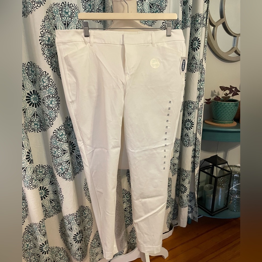 Old Navy Pixie Ankle size 16